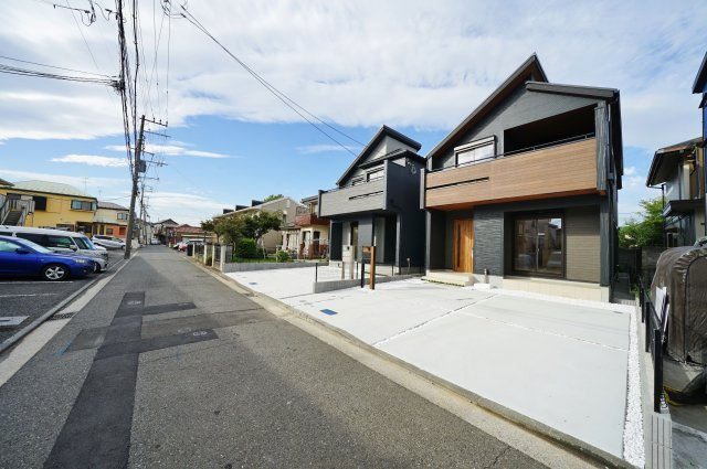 【横浜市瀬谷区宮沢2丁目26-11全2棟新築戸建て】★仲介手数料無料★（原学校・原中学校）の前面道路含む現地写真