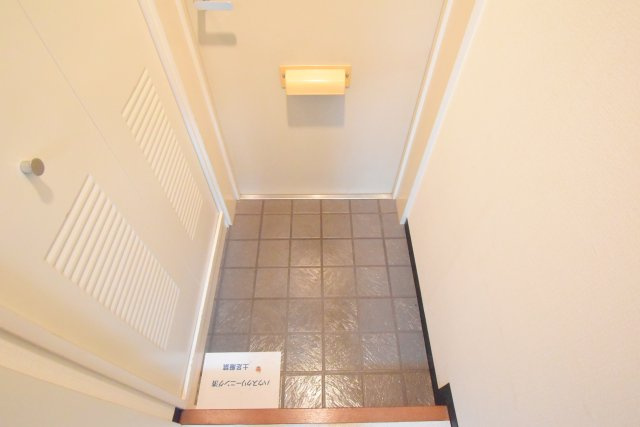 ドミトリーゴコーの玄関