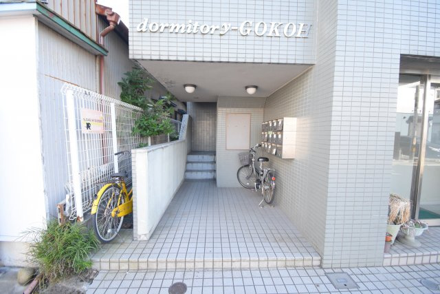 ドミトリーゴコーのエントランス