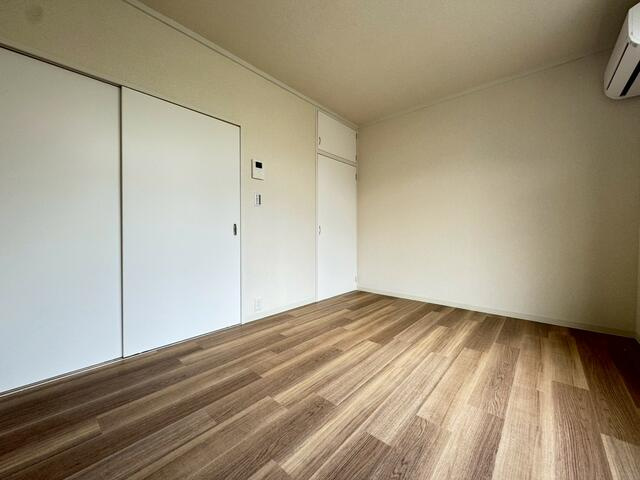 稲城市東長沼のアパートの寝室