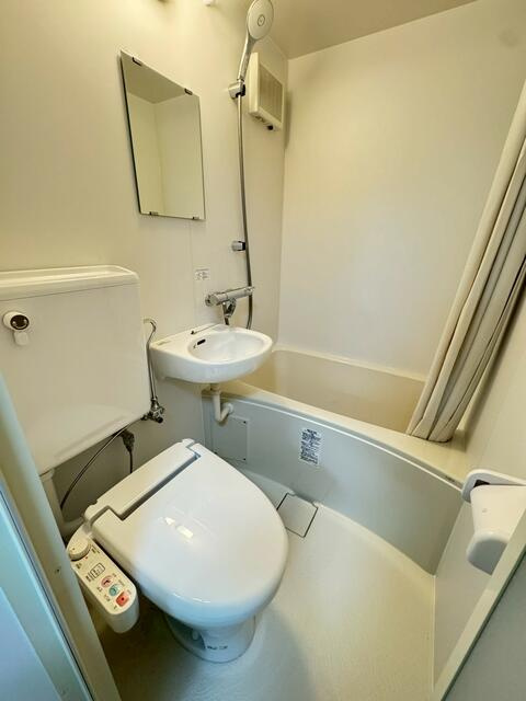 稲城市東長沼のアパートの浴室