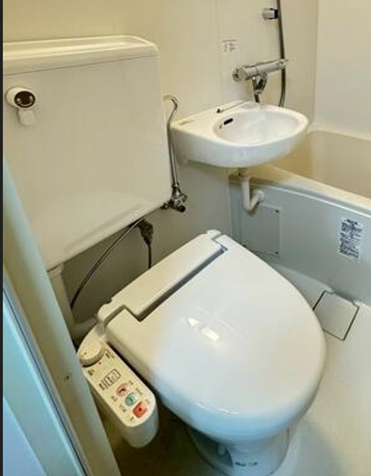 稲城市東長沼のアパートのトイレ