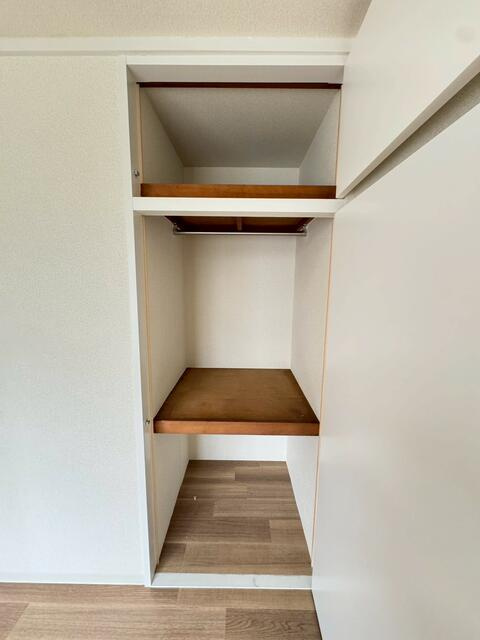 稲城市東長沼のアパートの収納