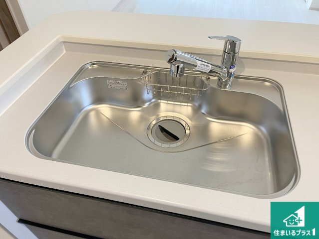 加古川市東神吉町神吉　第10期　新築一戸建ての設備|蛇口の先端に浄水器を内蔵しています！原水と浄水、お湯と冷水、シャワーの切替えがワンタッチなので用途によって使い分けられます。