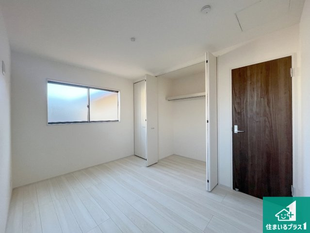 加古川市東神吉町神吉　第10期　新築一戸建ての洋室|収納スペースが充実しているので子供の成長に合わせてたくさん収納ができます！家族構成に合わせた様々な活用ができる収納！