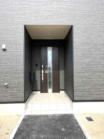 【エントランス】 | 赤崎小学校に通える新築戸建　山陽小野田市赤崎２丁目　第２－１号棟　クレイドルガーデン　アーネストワン | ダイヤルキー付きの郵便受け