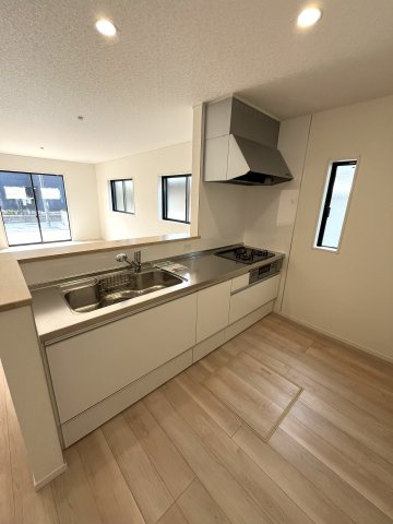 【キッチン】 | 赤崎小学校に通える新築戸建　山陽小野田市赤崎２丁目　第２－１号棟　クレイドルガーデン　アーネストワン | 使い勝手の良いシステムキッチンで楽しくクッキング♪