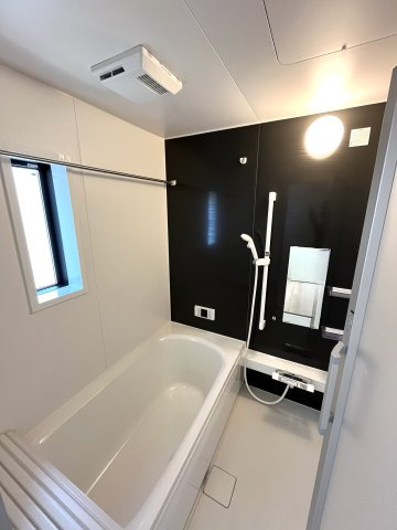 【浴室】 | 赤崎小学校に通える新築戸建　山陽小野田市赤崎２丁目　第２－１号棟　クレイドルガーデン　アーネストワン | １坪タイプのゆったりとしたお風呂