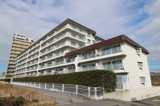 ユニハイツ朝霧の外観