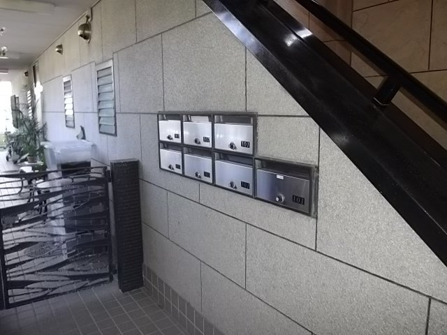 エフケーハイツ市川のエントランス