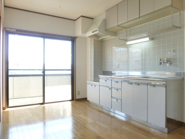 エフケーハイツ市川の居間・リビング