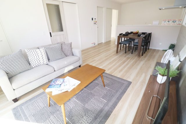 郡山市菜根3丁目　　　  １号棟　　　桜小学校、郡山第3中学区　の居間・リビング