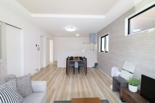 郡山市菜根3丁目　　　  １号棟　　　桜小学校、郡山第3中学区　の居間・リビング