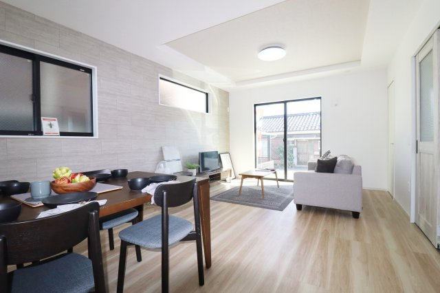 郡山市菜根3丁目　　　  １号棟　　　桜小学校、郡山第3中学区　の居間・リビング