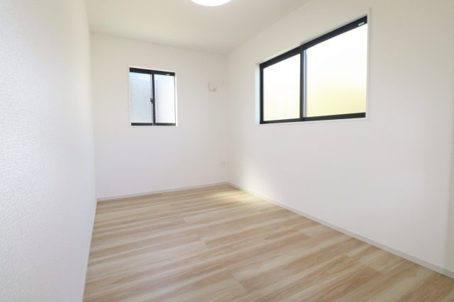 郡山市菜根3丁目　　　  １号棟　　　桜小学校、郡山第3中学区　の洋室