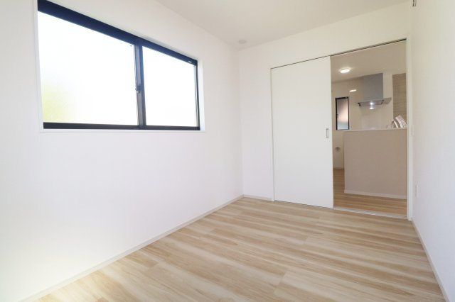 郡山市菜根3丁目　　　  １号棟　　　桜小学校、郡山第3中学区　の洋室