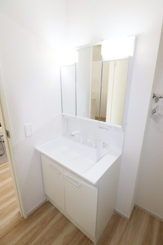 郡山市菜根3丁目　　　  １号棟　　　桜小学校、郡山第3中学区　の洗面所