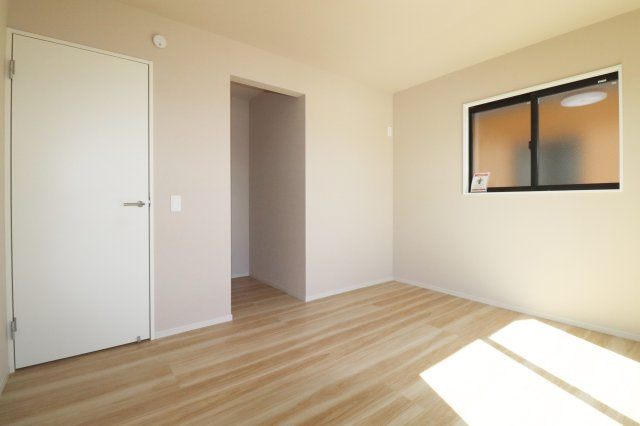 郡山市菜根3丁目　　　  １号棟　　　桜小学校、郡山第3中学区　の洋室