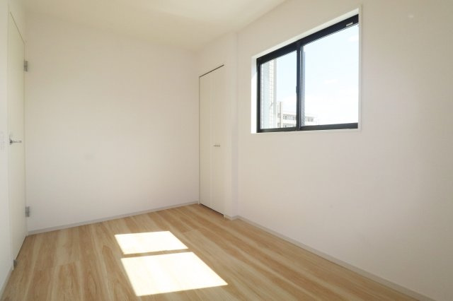 郡山市菜根3丁目　　　  １号棟　　　桜小学校、郡山第3中学区　の洋室