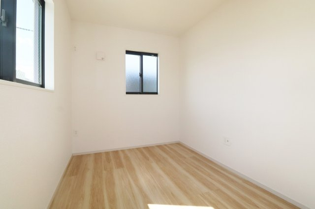 郡山市菜根3丁目　　　  １号棟　　　桜小学校、郡山第3中学区　の洋室