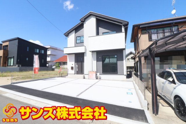 郡山市菜根3丁目　　　  １号棟　　　桜小学校、郡山第3中学区　の外観|南東側から見た駐車場を含む外観