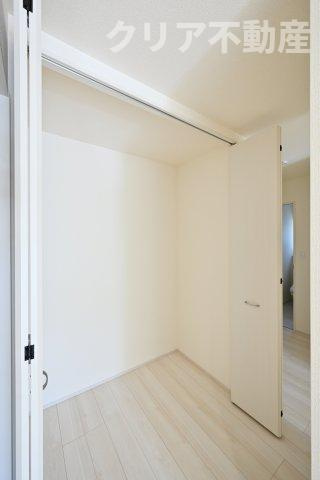 【洋室】 | 太田市鳥山上町第4　リーブルガーデン | 広々としたクローゼットでお部屋はいつでもスッキリクリアに！