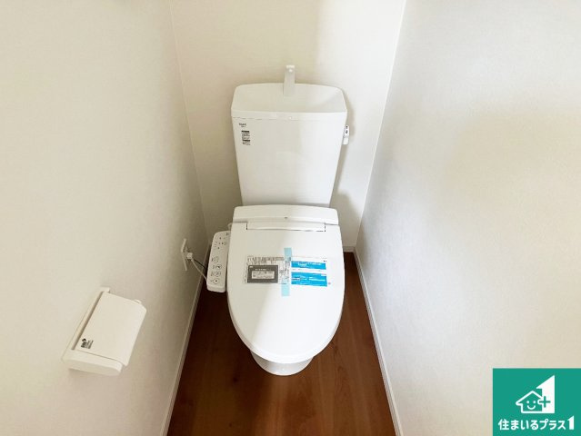 加古川市加古川町北在家　第20期　新築一戸建てのトイレ|1・2階の2ヶ所にあるので、朝の忙しい時間の順番待ちもなく、深夜の利用にも大変便利です。