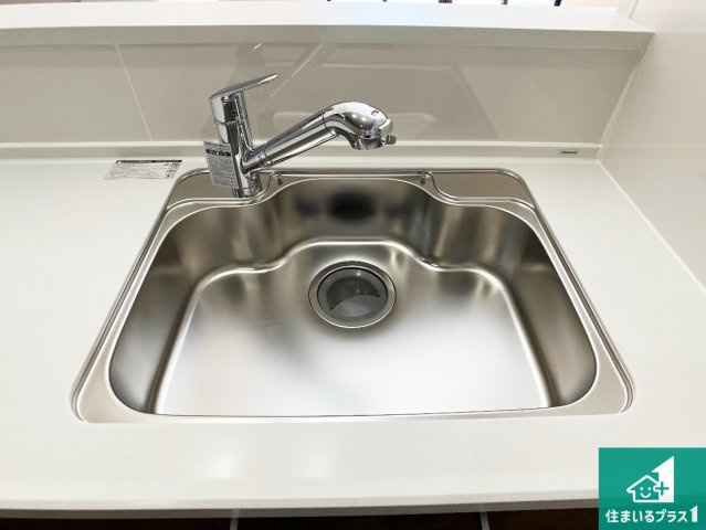 加古川市加古川町北在家　第20期　新築一戸建てのキッチン|蛇口の先端に浄水器を内蔵しています！原水と浄水、お湯と冷水、シャワーの切替えがワンタッチなので用途によって使い分けられます。