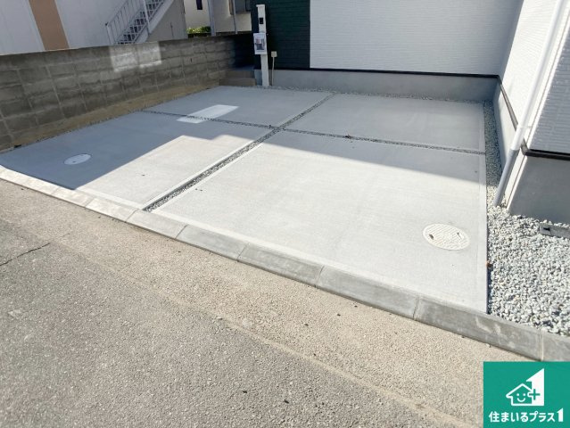 加古川市加古川町北在家　第20期　新築一戸建ての駐車場|並列２台駐車可能！ゆとりの駐車スペースで車庫入れもスムーズ！