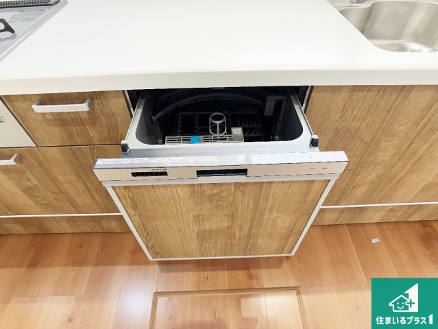 加古川市加古川町北在家　第20期　新築一戸建ての設備|食事後の一仕事、食器洗いをボタン一つでお任せできちゃいます！場所を取らないビルトイン式なので、お料理スペースもしっかり確保！