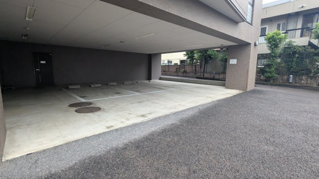 ファミール長良ヶ丘【14階】の駐車場