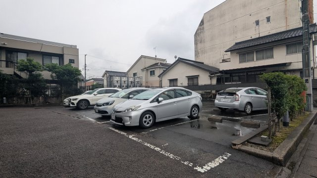 ファミール長良ヶ丘【14階】の駐車場