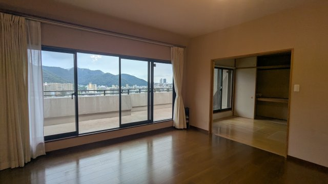 ファミール長良ヶ丘【14階】の居間・リビング