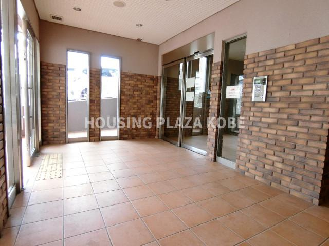 神戸市須磨区白川台５丁目の賃貸マンションのロビー