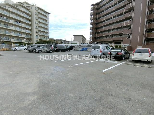 神戸市須磨区白川台５丁目の賃貸マンションの駐車場