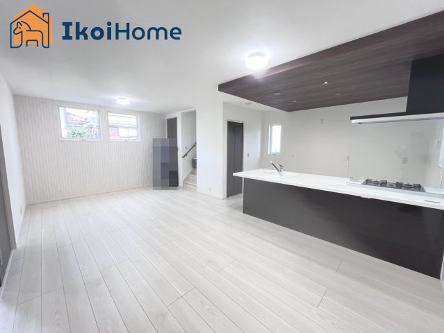 神戸市西区今寺　新築戸建の居間・リビング|同社施工事例です●年中無休：当日予約可●弊社独自の「自己資金0円プラン」もあります。ご利用下さい