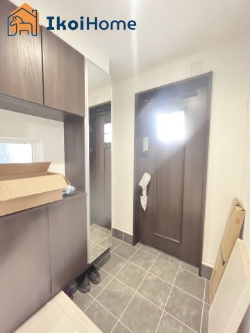 神戸市西区今寺　新築戸建の玄関|同社施工事例です●年中無休：当日予約可●玄関には靴をたくさん収納できるシューズボックスが完備