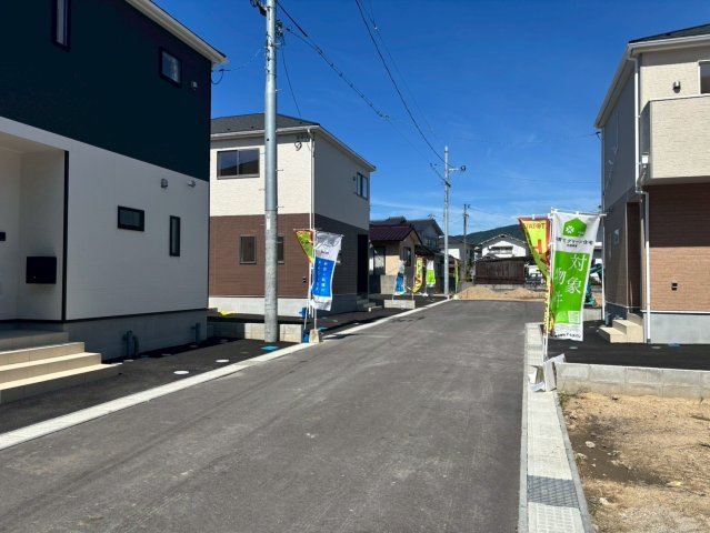 熊野町城之堀第8の前面道路含む現地写真