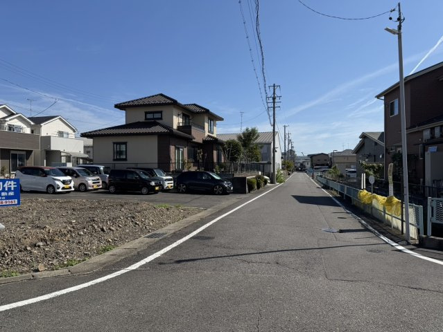 土地　生津外宮東町1丁目の前面道路含む現地写真