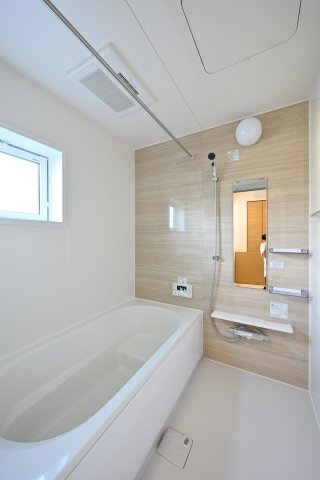 【浴室】 | 桐生市琴平町　ブルーミングガーデン | オートバス機能で家事をしていてもうっかりお湯があふれる心配がありません！追い炊き機能で快適な温度を維持します。