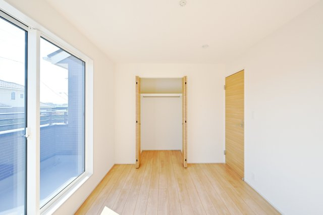 【洋室】 | 桐生市琴平町　ブルーミングガーデン | 子ども部屋にピッタリな2階の洋室です！