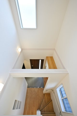 【玄関】 | 桐生市琴平町　ブルーミングガーデン | 開放的な拭き根毛玄関がお出迎えします♪