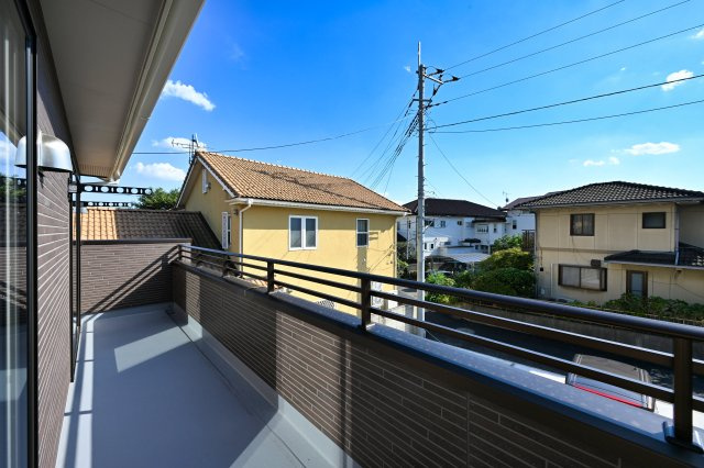 【バルコニー】 | 桐生市琴平町　ブルーミングガーデン | 広々としたスカイバルコニーは洗濯もたっぷり干せてよく乾きます！