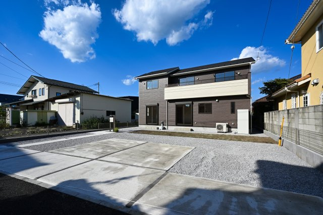 【駐車場】 | 桐生市琴平町　ブルーミングガーデン | 並列３台駐車可能なゆとりのカースペース！