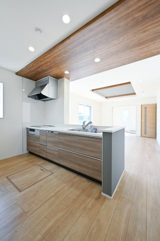 【キッチン】 | 桐生市琴平町　ブルーミングガーデン | 対面タイプならキッチン内にいながらご家族やお客様との会話が楽しめます