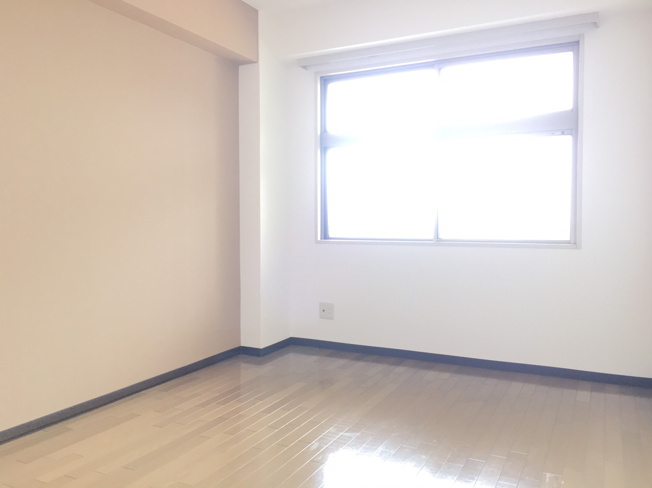 【寝室】 | イングランドアヴェニュ－1番館 | 同タイプの別部屋写真です。