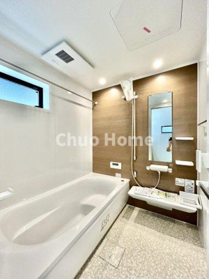 【浴室】 | 葛飾区奥戸1丁目新築分譲住宅 | 【バスルーム】暖房換気乾燥機付きシステムバスルーム。暖房・冷風・換気・乾燥など、毎日を快適に過ごせるうれしい機能が揃っています。雨の日の洗濯物も安心です。