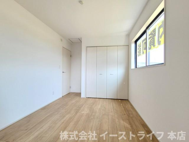 【新築戸建】　いわき市郷ケ丘4期の子供部屋|1号棟写真　洋室は和室と比べて家具を置いたり敷物を敷いたりと、カスタマイズ性が高いので、自分の好みの部屋にしやすいです。