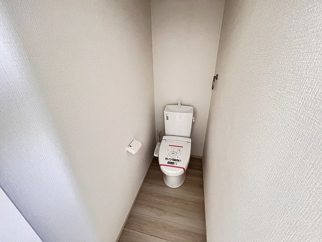 【トイレ】 | 和光市白子3丁目　新築分譲住宅　全3棟（成増店） | 1階2階にそれぞれ設置されている為、忙しい朝の時間帯でも安心。
