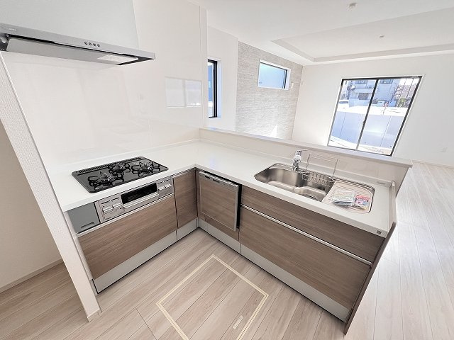 【キッチン】 | 和光市白子3丁目　新築分譲住宅　全3棟（成増店） | 省スペースを活用したL字型カウンターキッチン。対面式の為、家族との会話も楽しめます☆